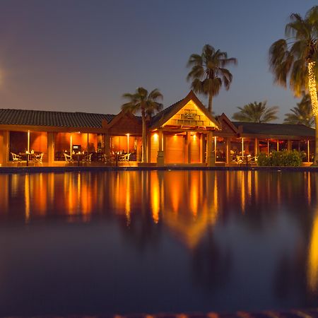 Dubai Marine Beach Resort & Spa Esterno foto The Village