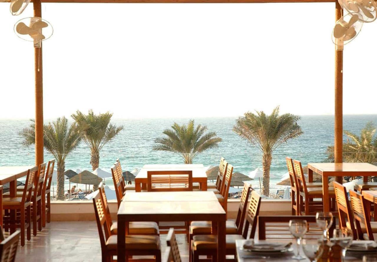 Dubai Marine Beach Resort & Spa Esterno foto The restaurant at the Dead Sea