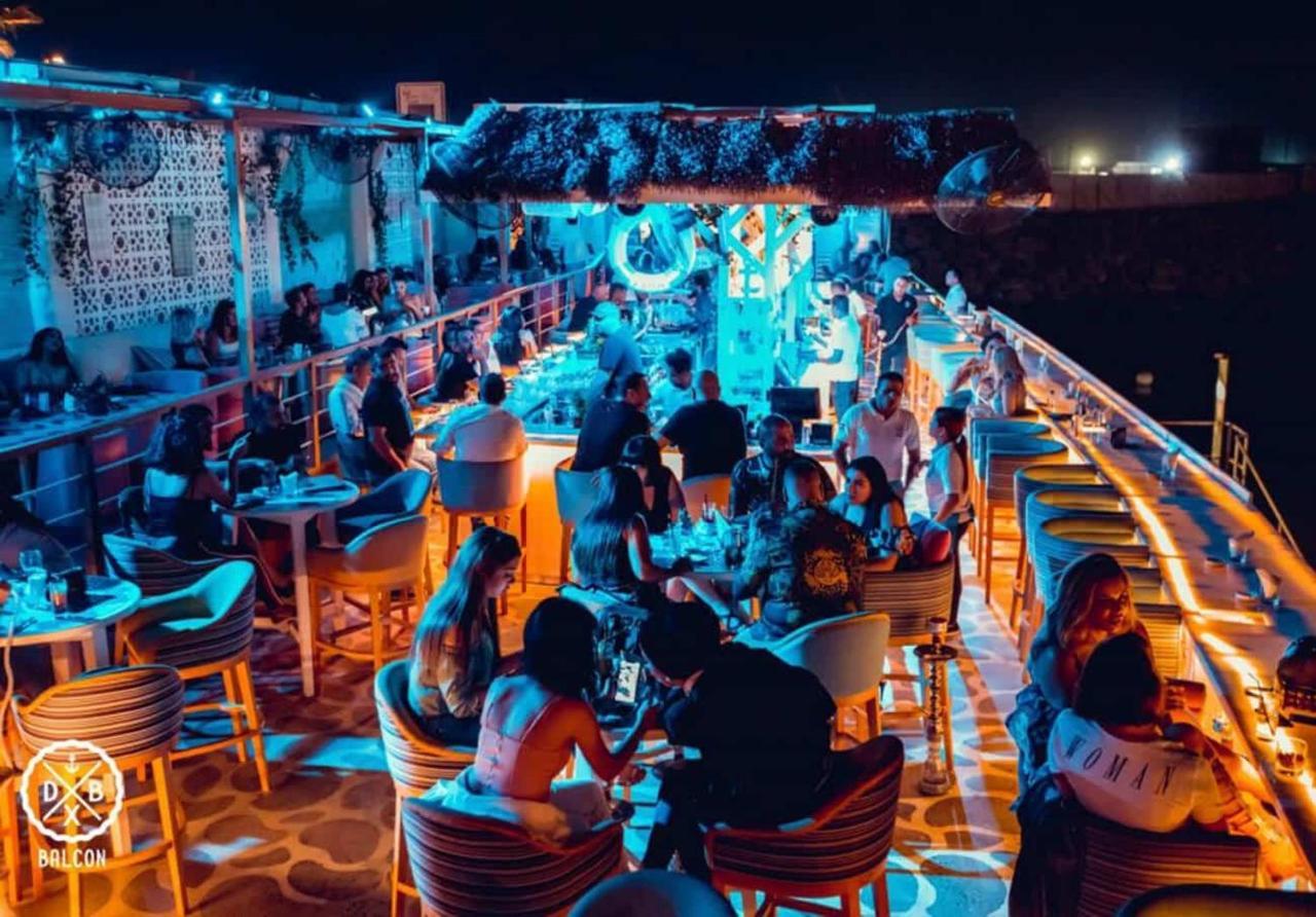 Dubai Marine Beach Resort & Spa Esterno foto The Sky Lounge