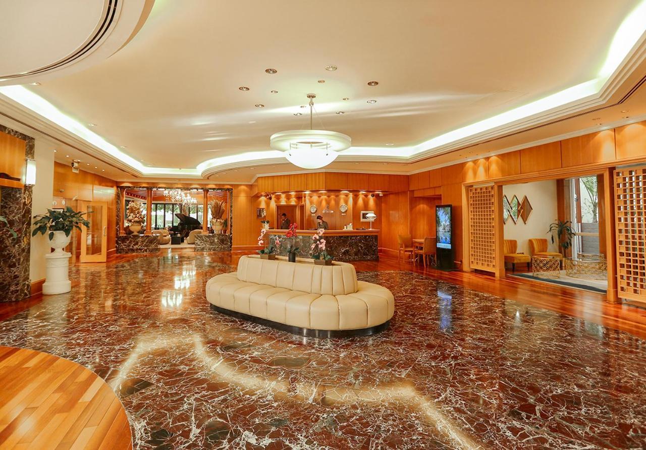 Dubai Marine Beach Resort & Spa Esterno foto Lobby