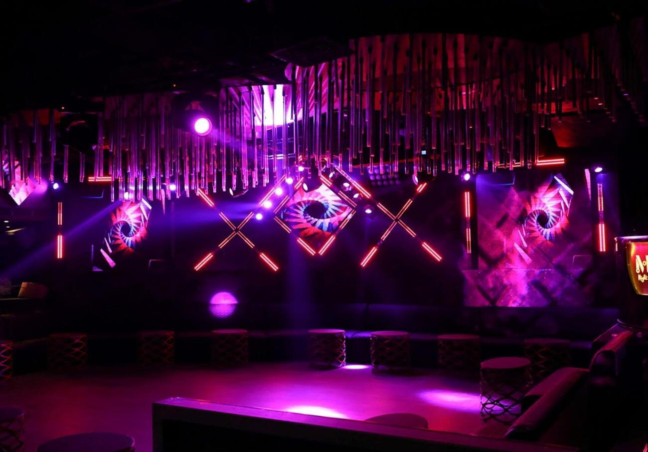 Dubai Marine Beach Resort & Spa Esterno foto The interior of the nightclub