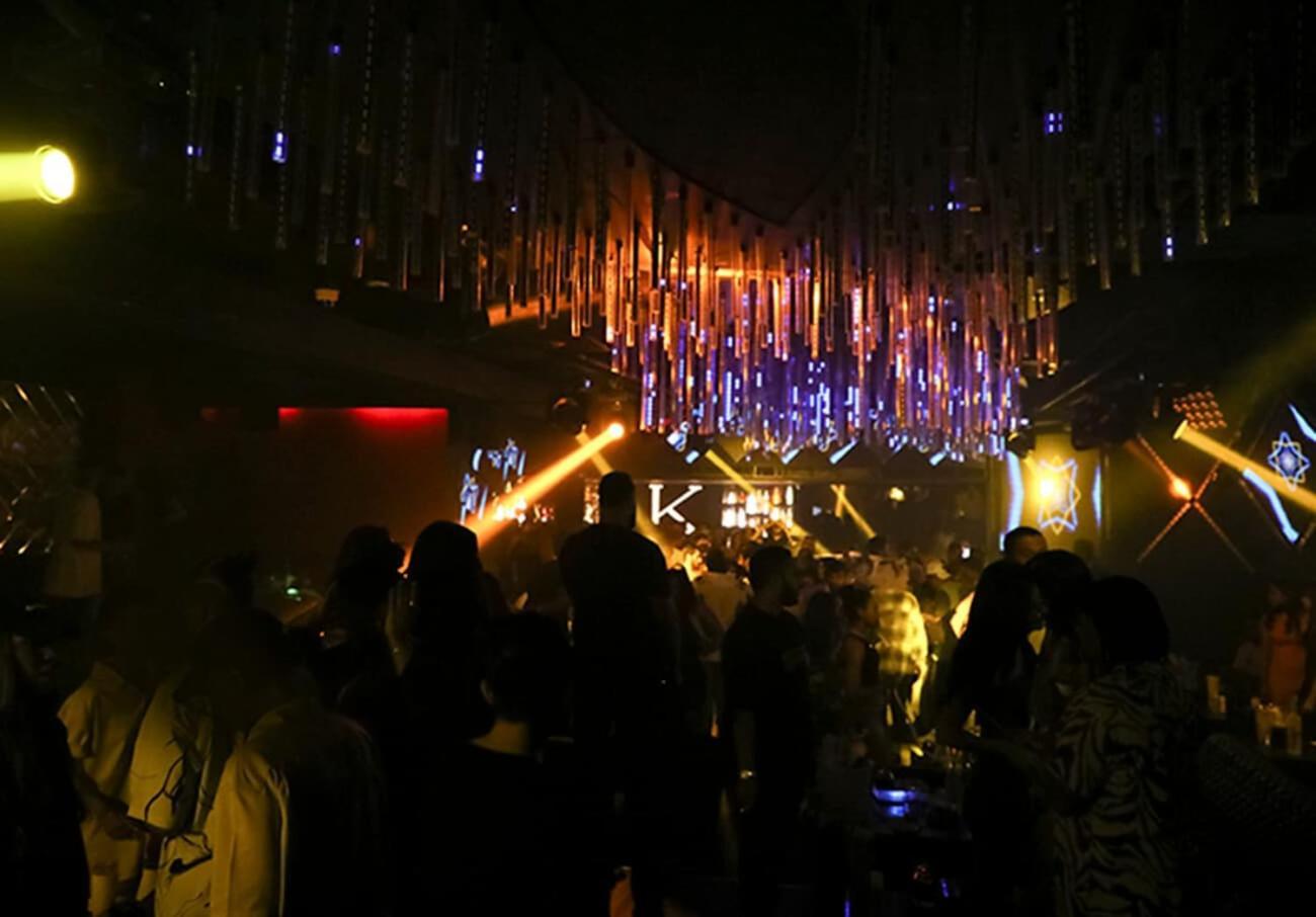 Dubai Marine Beach Resort & Spa Esterno foto The interior of the nightclub
