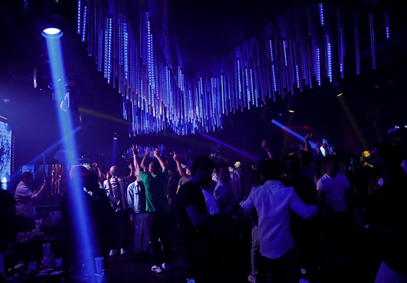 Dubai Marine Beach Resort & Spa Esterno foto The nightclub