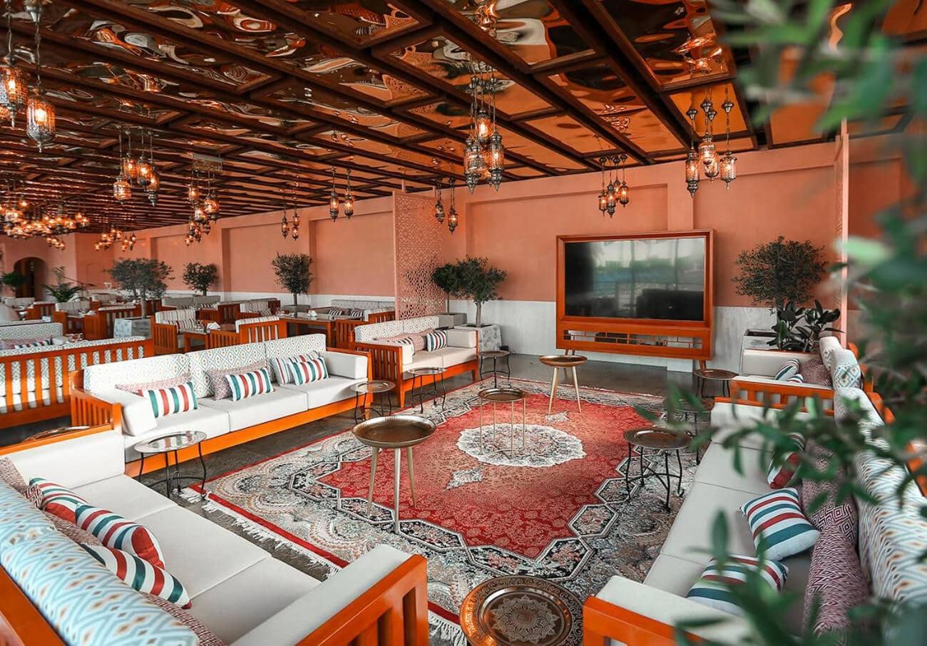 Dubai Marine Beach Resort & Spa Esterno foto The interior of the lounge