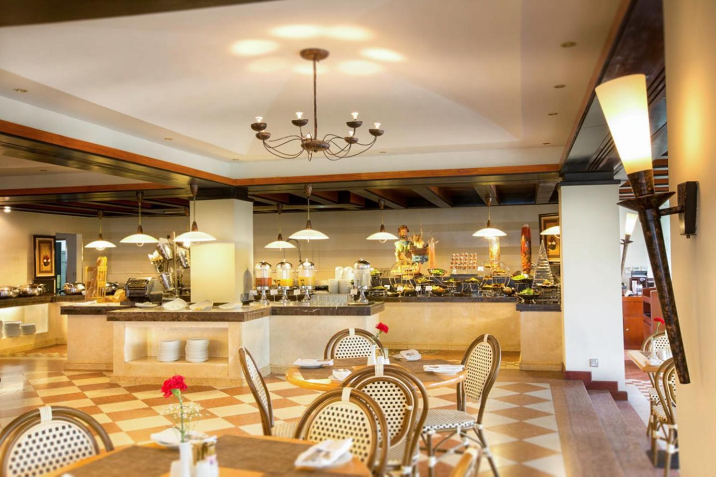 Dubai Marine Beach Resort & Spa Esterno foto The restaurant
