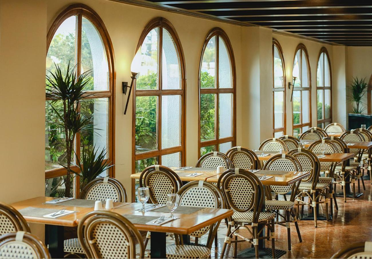 Dubai Marine Beach Resort & Spa Esterno foto Restaurant