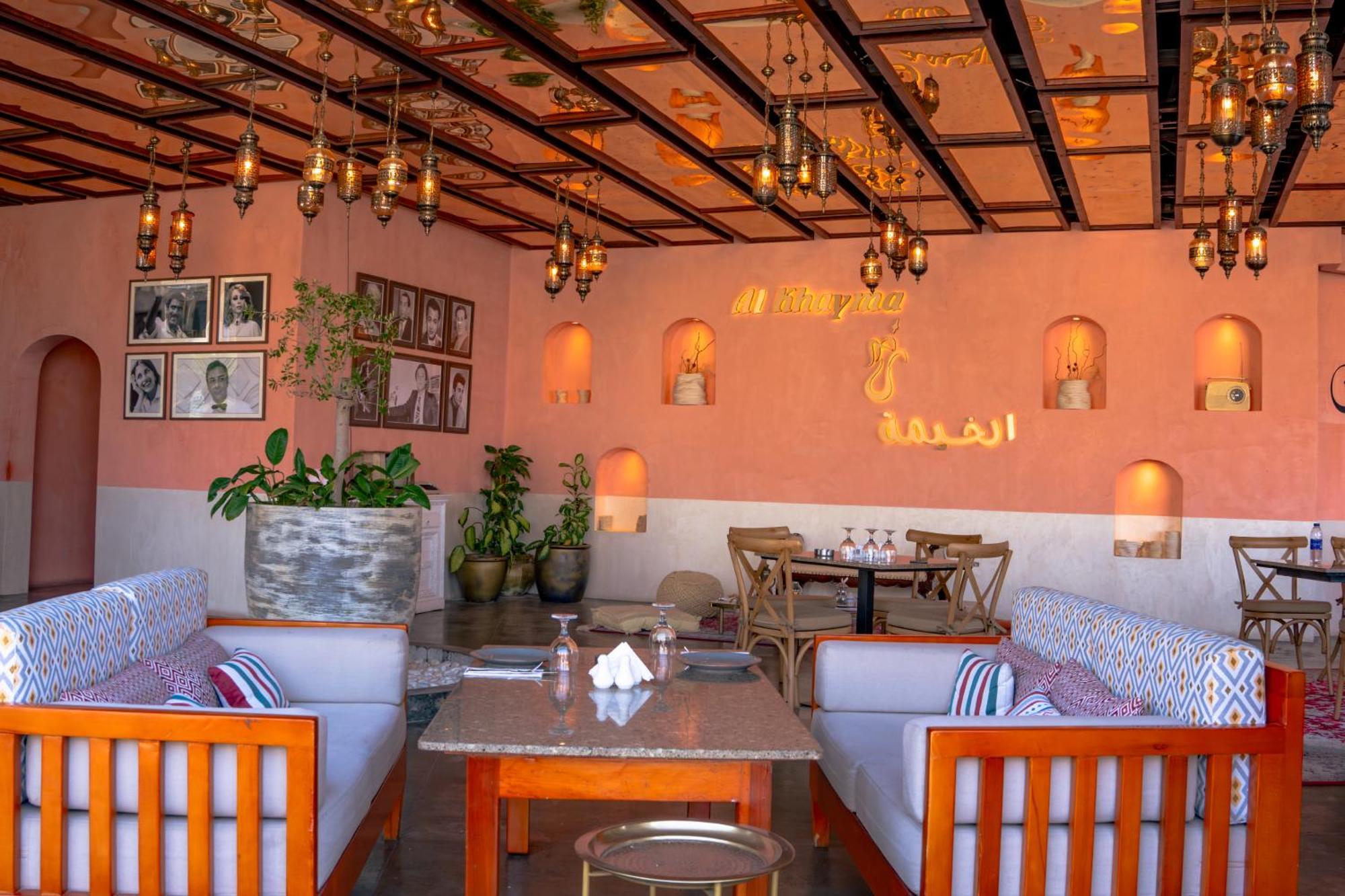 Dubai Marine Beach Resort & Spa Esterno foto Restaurant in the hotel