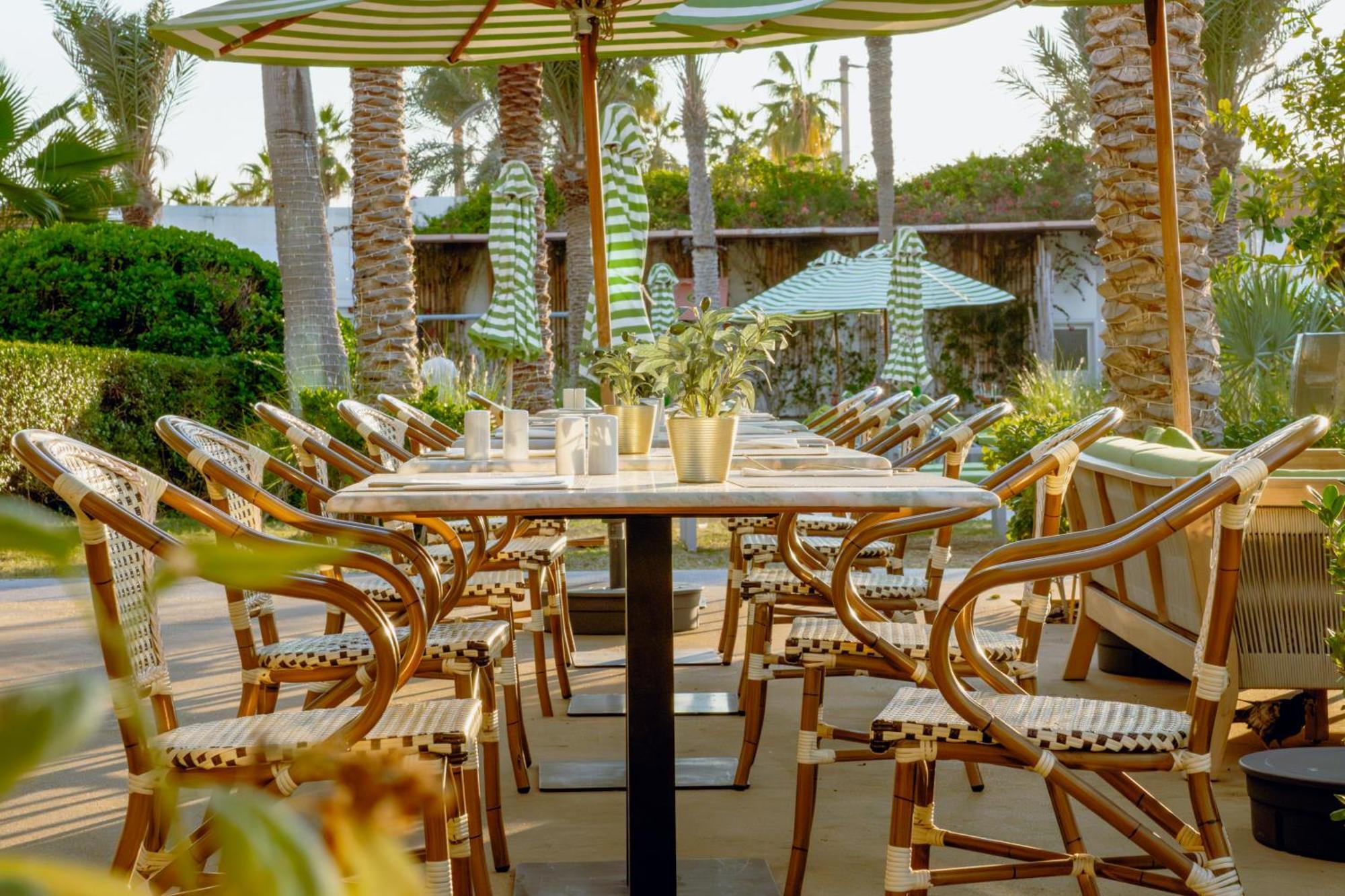 Dubai Marine Beach Resort & Spa Esterno foto The Terrace